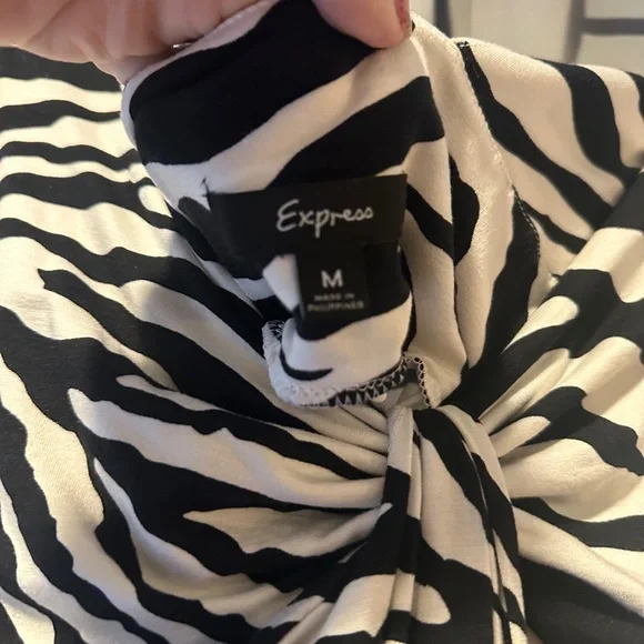 Express Zebra Print Sleeveless V-Neck Twist Front Dress Size Medium - Picture 4 of 6